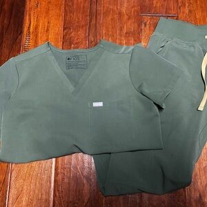 Figs Olive Scrub Ensemble